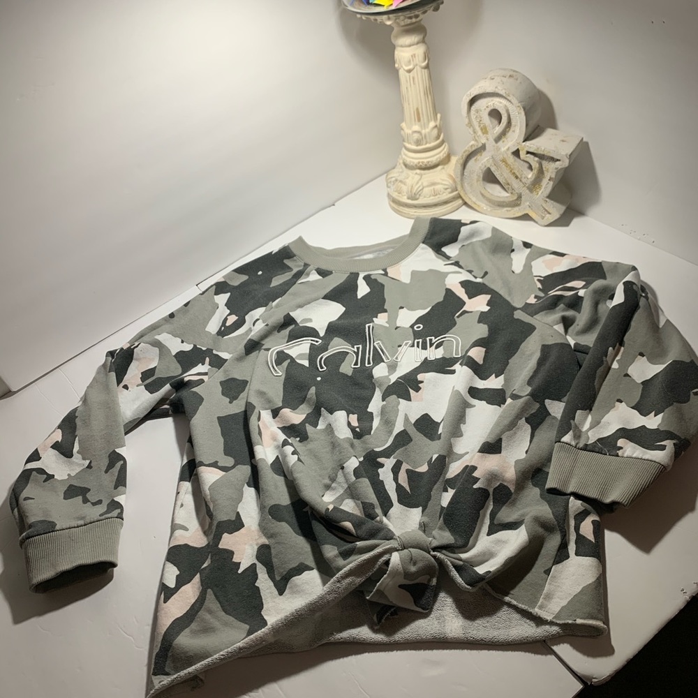 Last chance! Calvin Camo crewneck